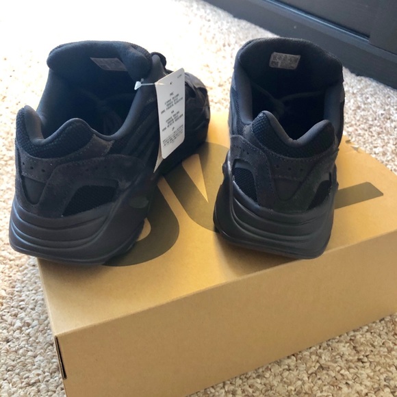 Yeezy Boost 700 V2 - Picture 6 of 8